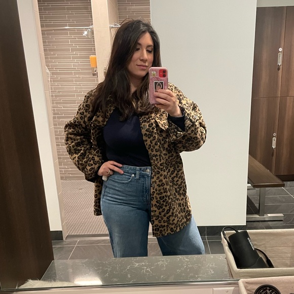 Meet your Posher, Stephanie - Picture 2 of 3